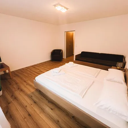 Hotel La Frontiera & Eventlocation - Idyllisch, Nah' Der Schweiz - Zum Rheinfall Bei Schaffhausen Tengen